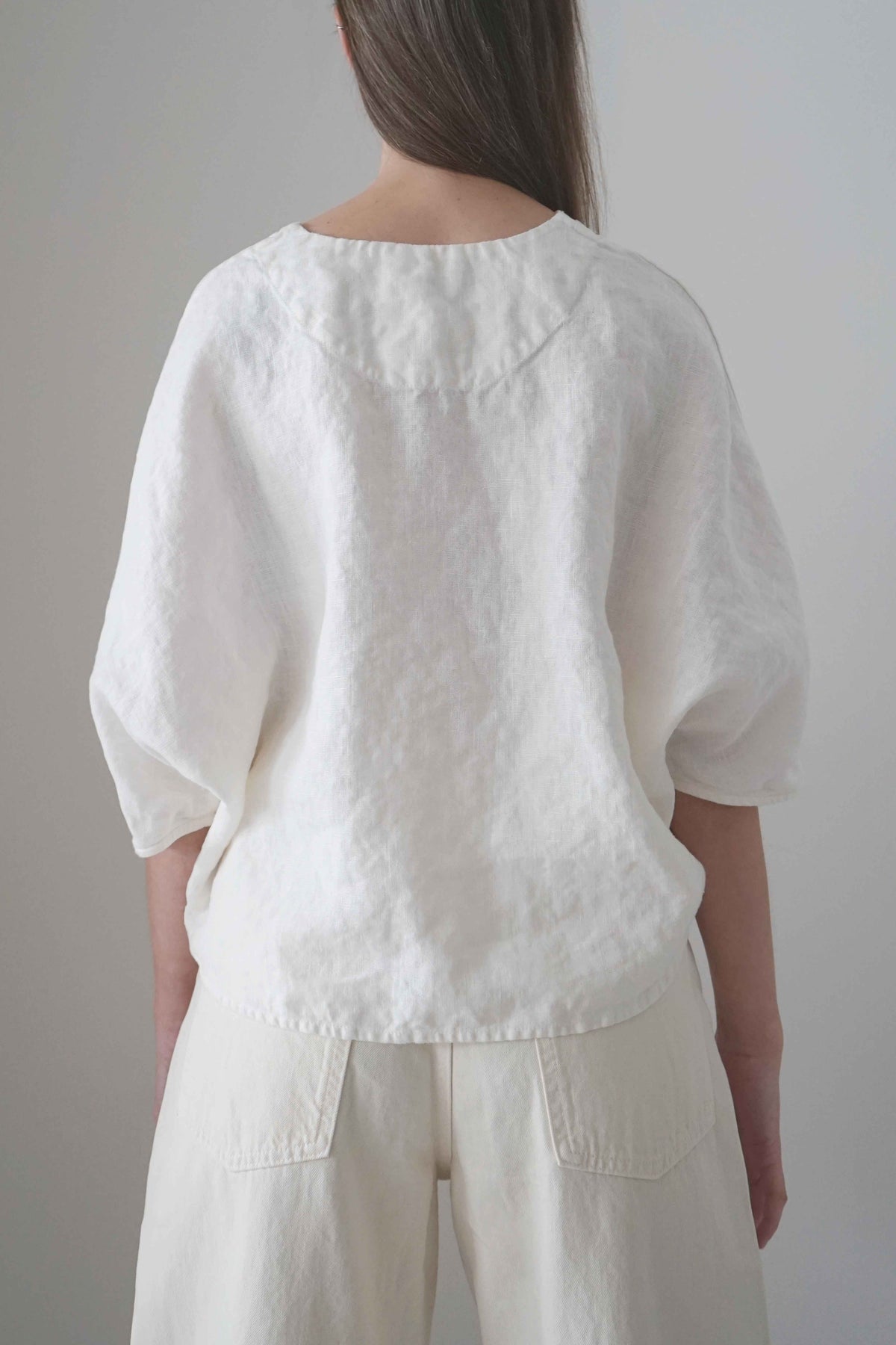 Blusa Marei blanca, vista trasera