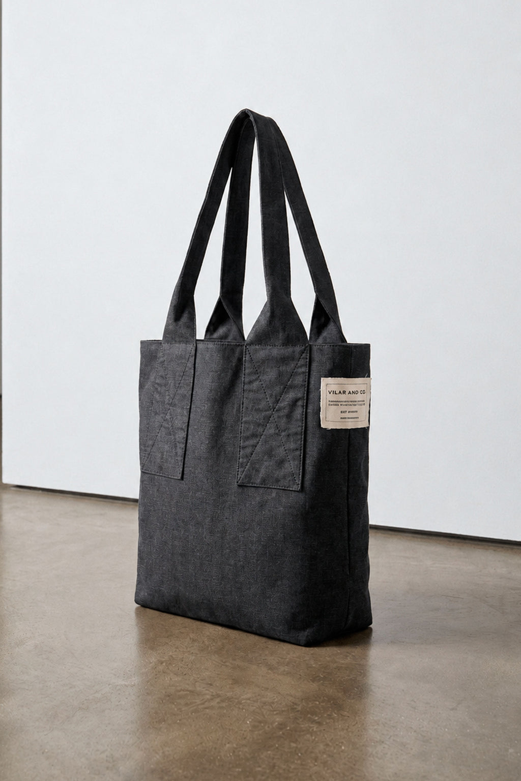 Areal tote bag in anthracite, front view