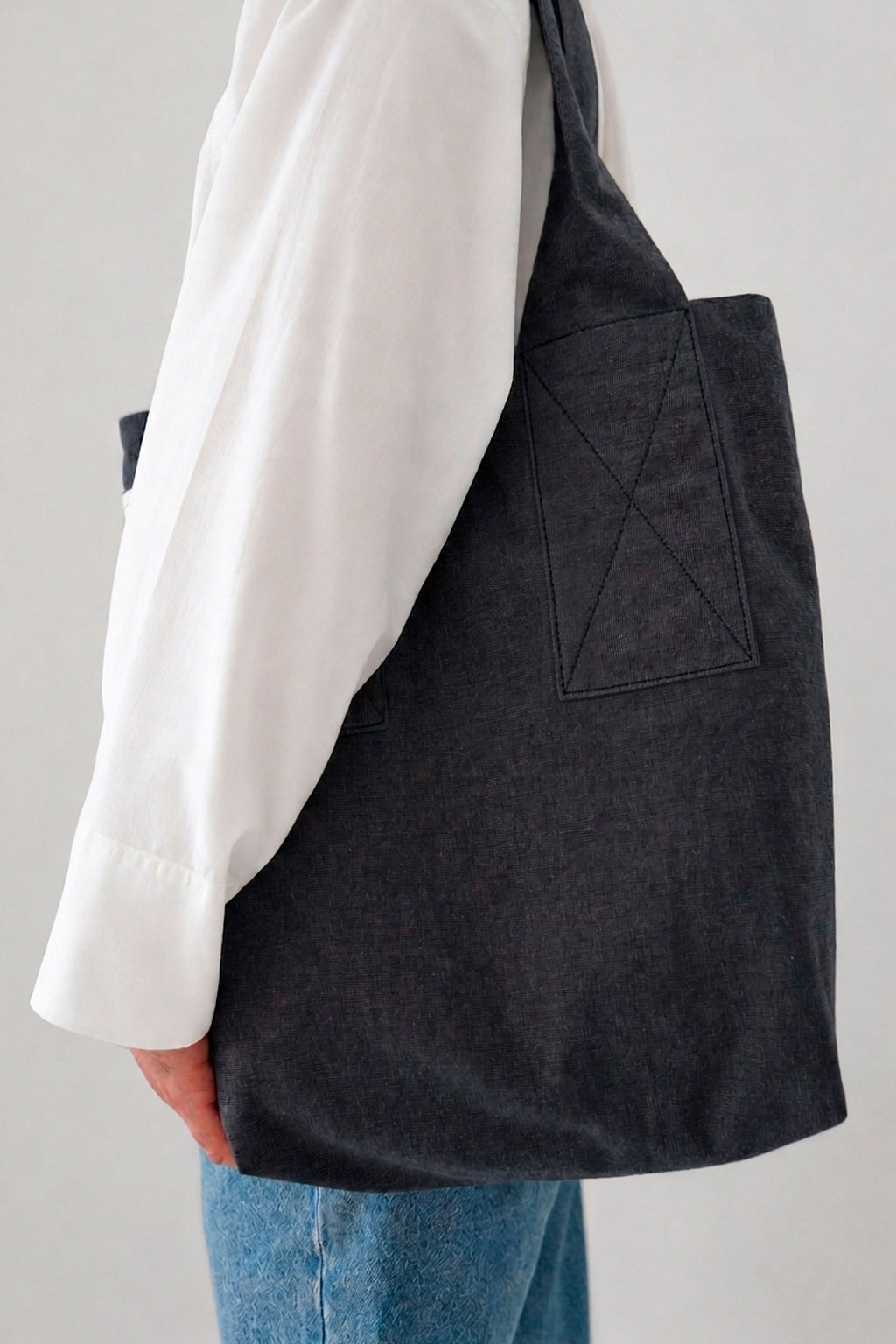 Areal tote bag in anthracite, side view worn over the shoulder