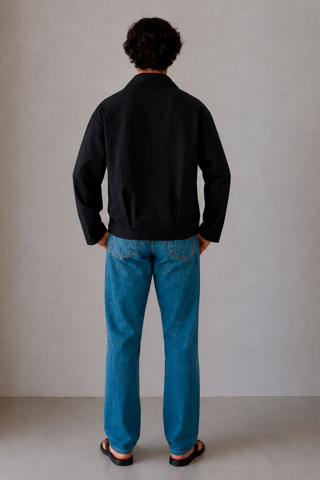 Camisa Portela negra, vista trasera completa