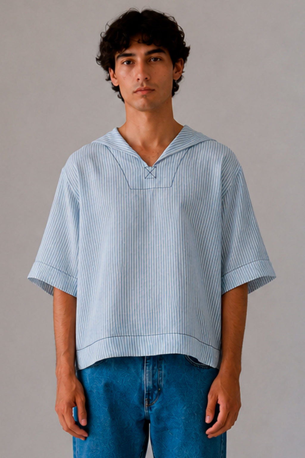 Camisa Norte a rayas azules y blancas, vista frontal